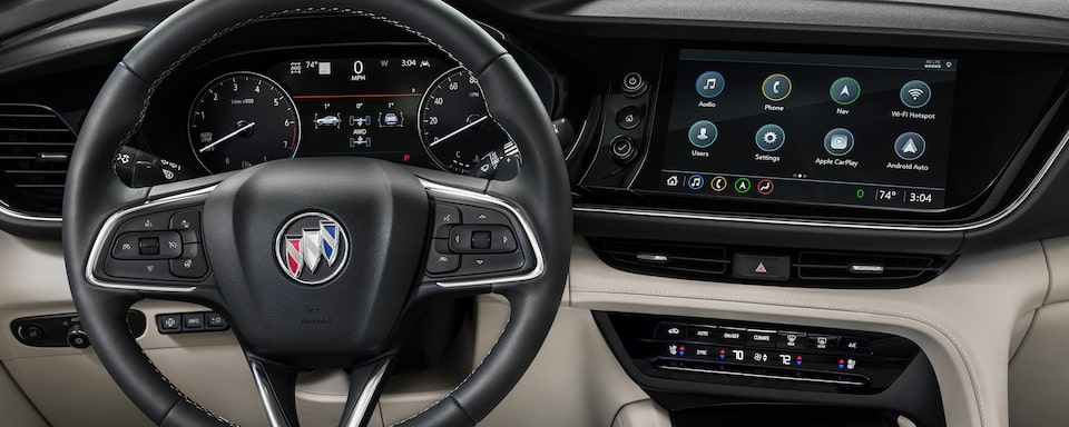 Tableau de bord intérieur et volant du Buick Envision Avenir 2022.