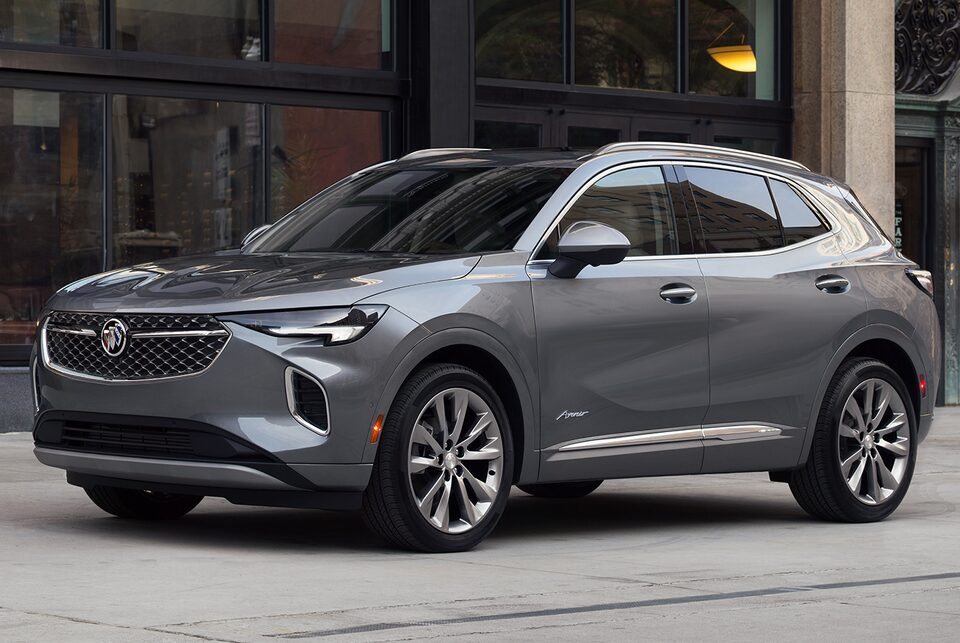 Buick Envision Avenir 2022 stationné à l’extérieur.