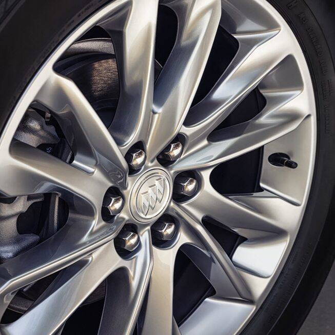 Roue du Buick Enclave Avenir 2022.