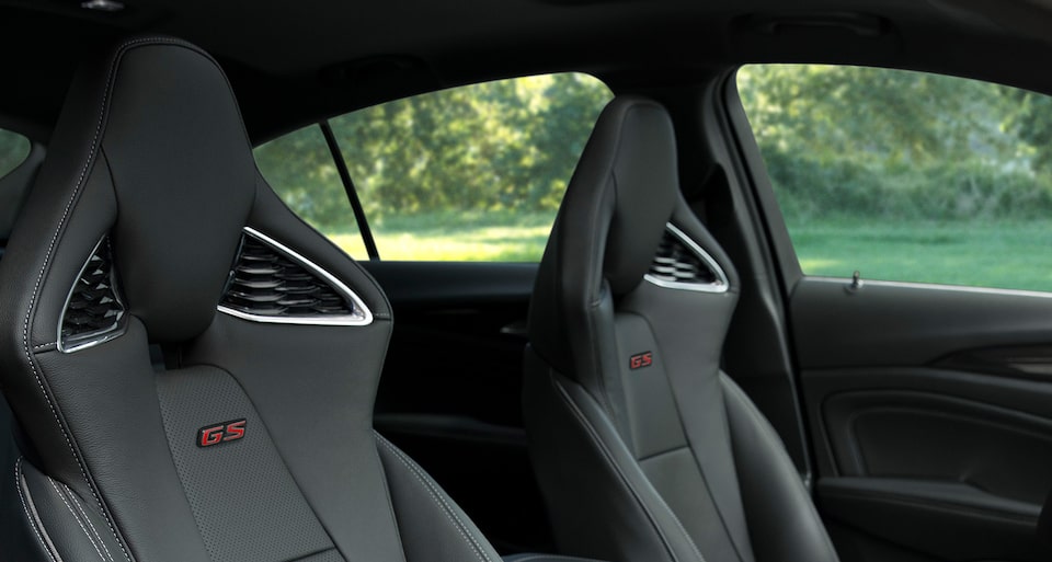 Sièges inspirés de la course automobile exclusifs à la Regal GS.