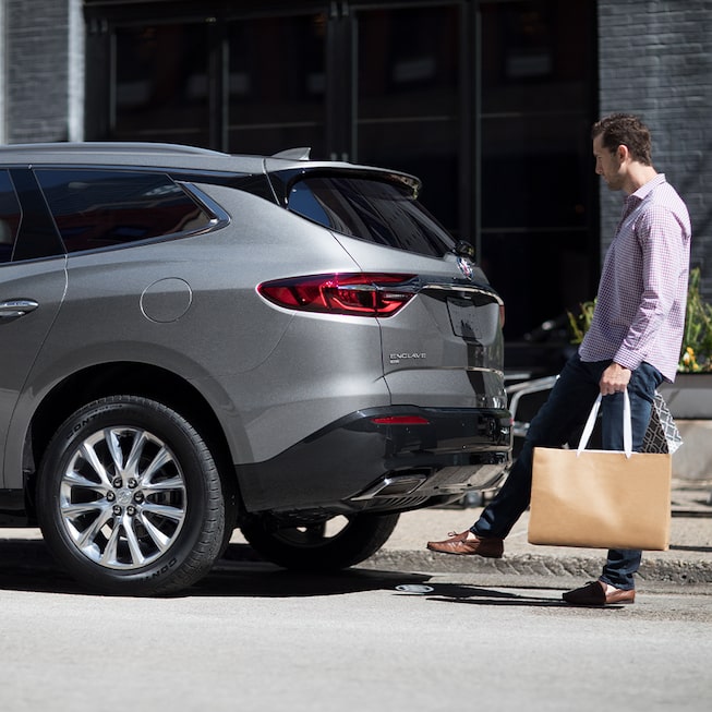 VUS intermédiaire Buick Enclave 2020 - Hayon extérieur mains libres.