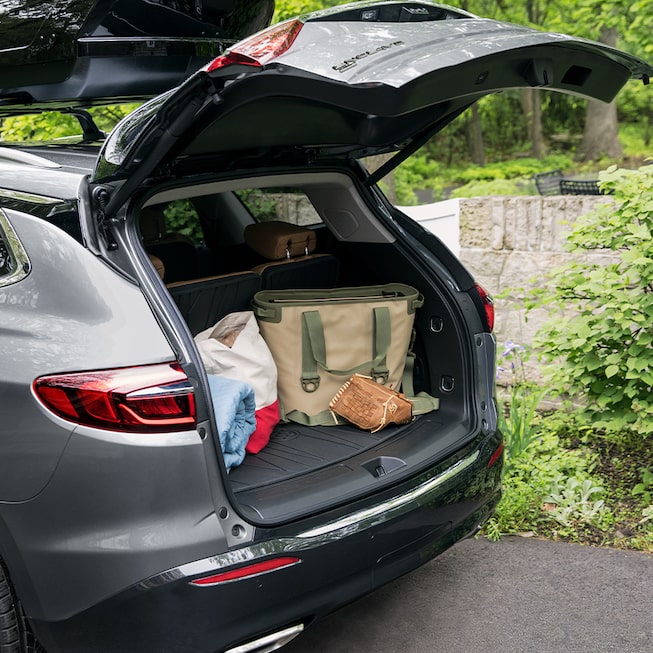 VUS intermédiaire Buick Enclave 2020 - Coffre ouvert.