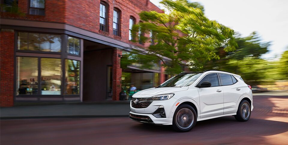 Encore GX Sport de Tourisme 2020 — stationné à l’extérieur.