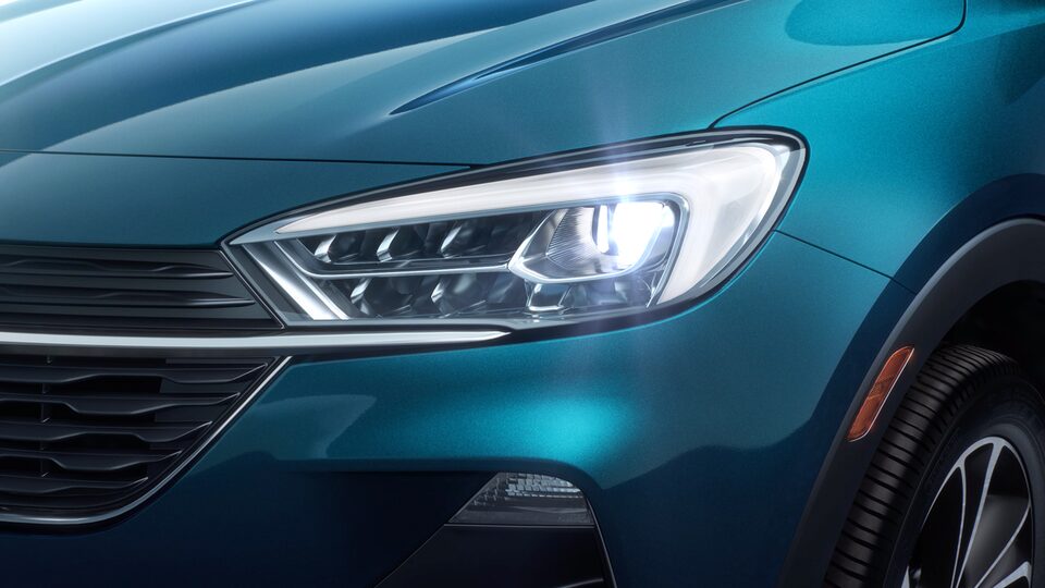 Caractéristiques de sécurité de la Buick Encore GX de 2023 : Feux de route automatiques Intellibeam®.