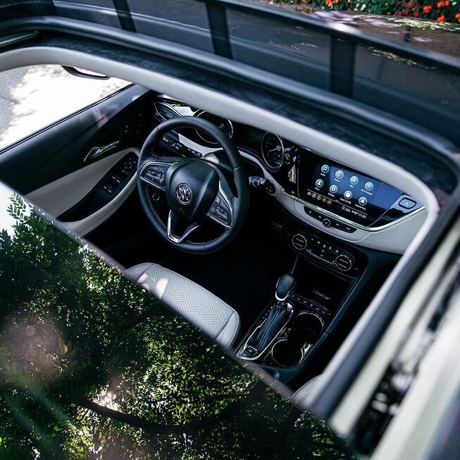 Buick Encore GX 2020 : toit ouvrant panoramique.