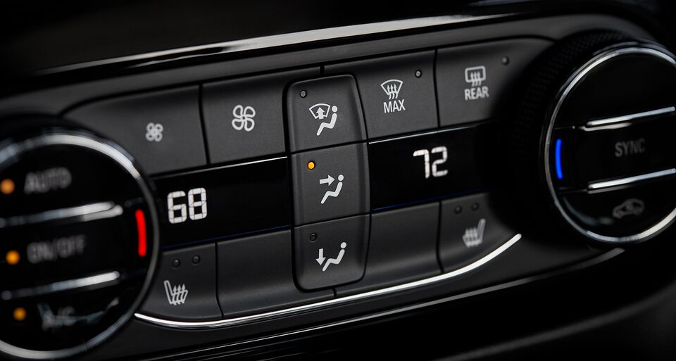 2023 Buick Encore GX climate control.