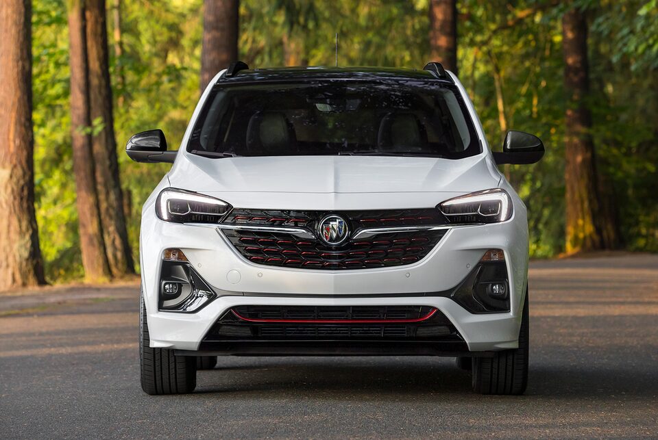 Vue de face de la calandre de la Buick Encore GX 2023.
