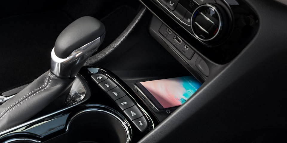 Buick Encore GX 2023 avec chargeur sans fil.