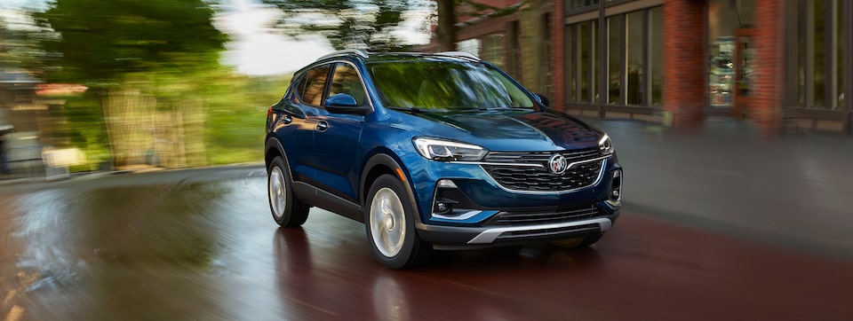 Buick Encore GX 2022 sur la route.