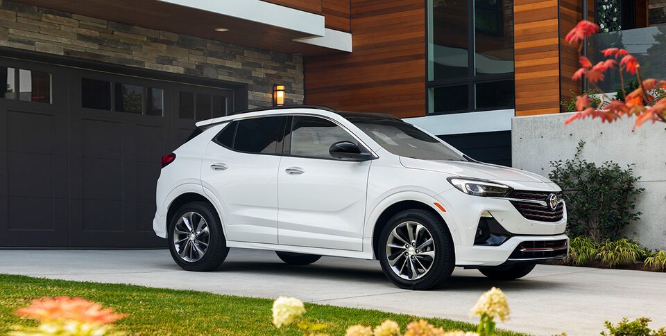 2023-buick-encore-gx-essence-23BUGX00016-mh-1829x924.jpg