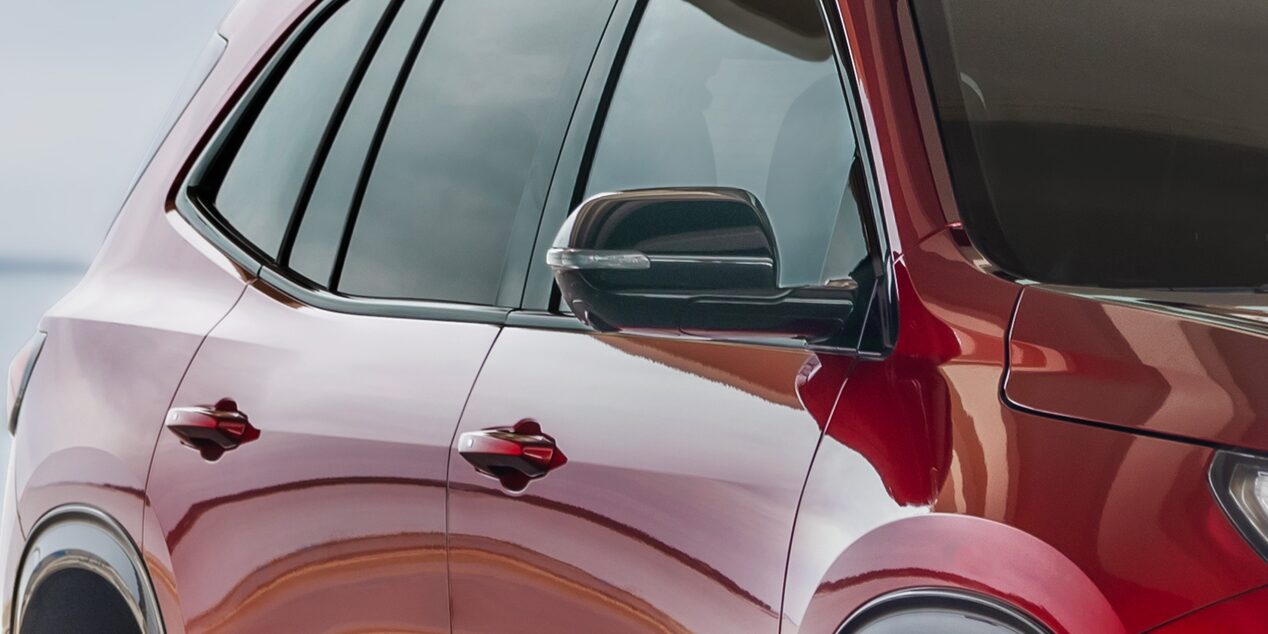 Vue latérale avant du Buick Enclave ST 2025.