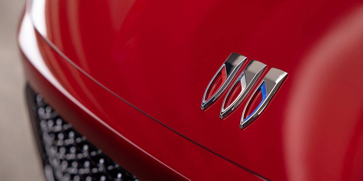 Close up view of the Buick badging on the 2025 Buick Enclave ST.