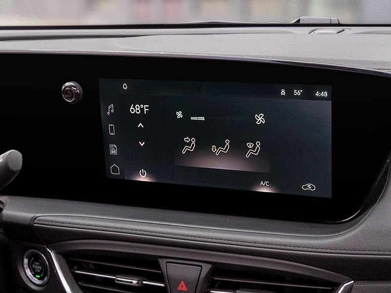 Vue rapprochée de l’écran de 11 po du système d’infodivertissement du Buick Encore GX 2025.