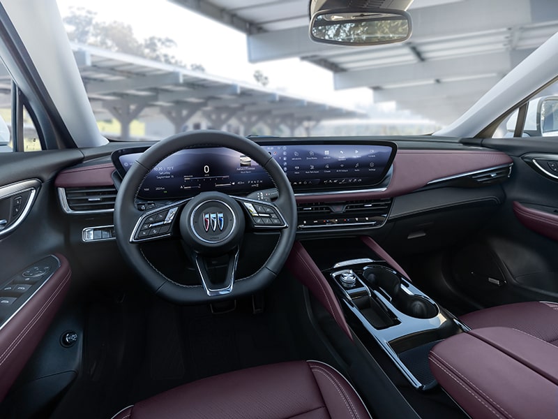 L’habitacle côté conducteur du VUS compact sportif Buick Envision ST 2025 vu par le conducteur.
