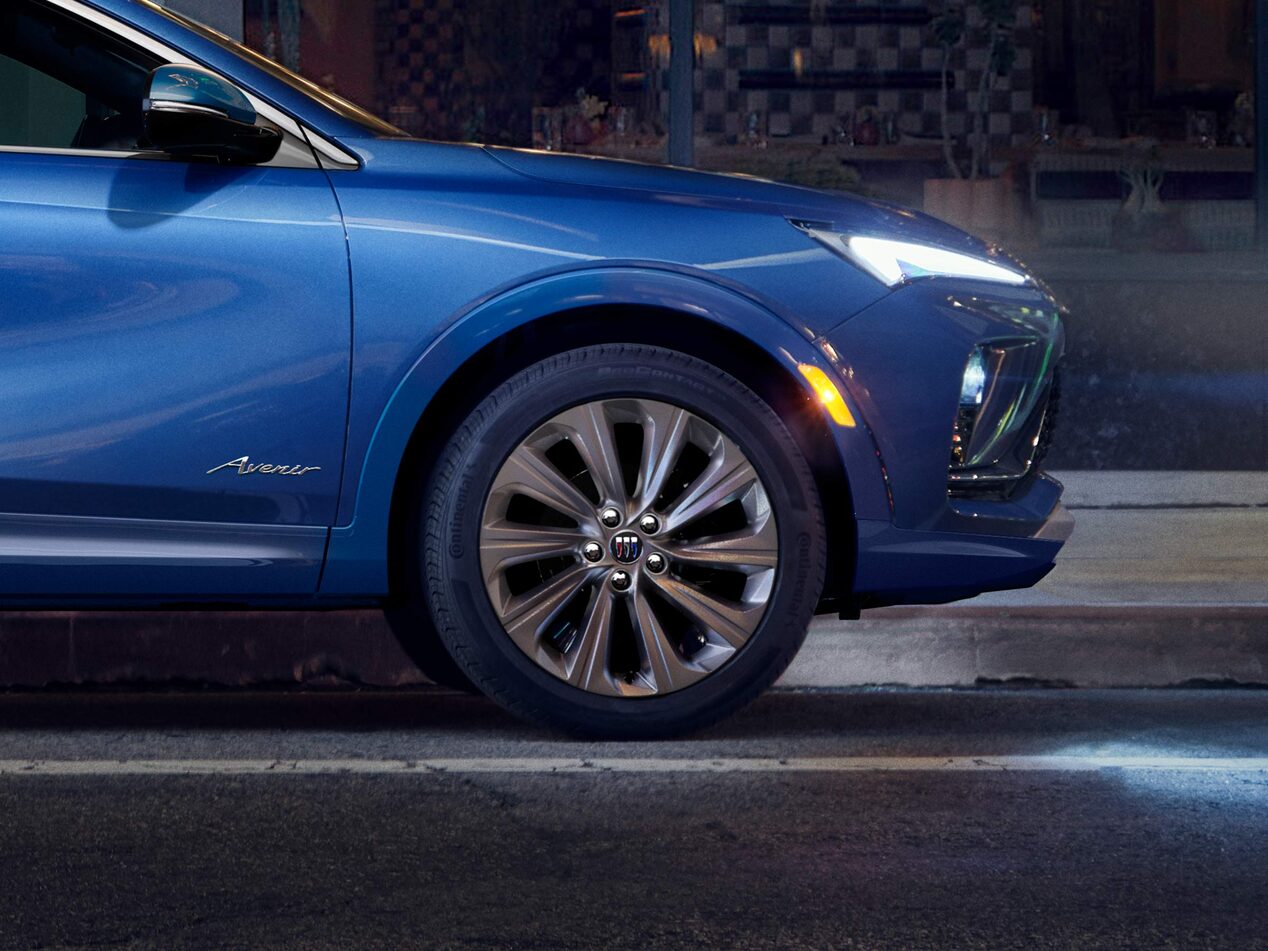 Vue latérale de l’extérieur avant de la Buick Envista Avenir 2026.