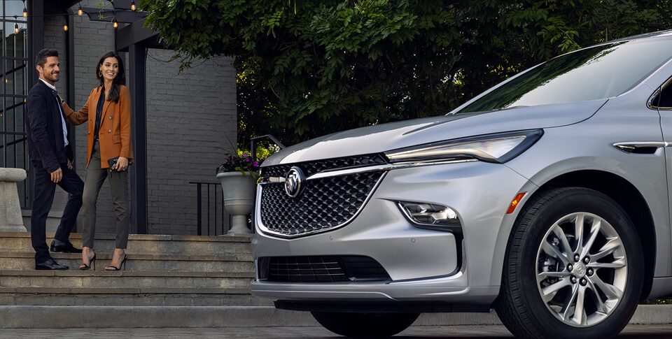 2022-enclave-features-tech-yelp-lg-22BUEN00034.jpg