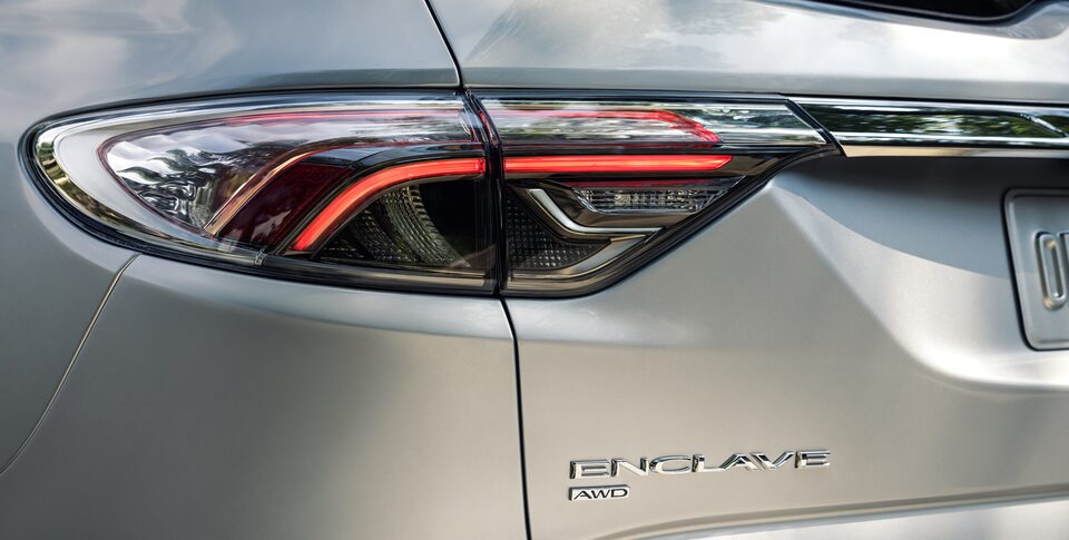 Feux arrière et carénage arrière du Buick Enclave 2022.