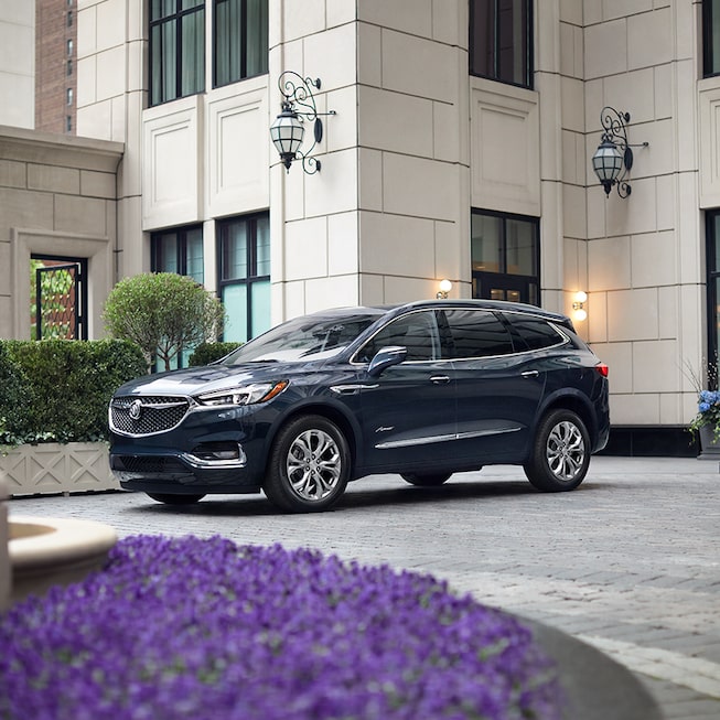 VUS Buick Enclave 2021 - Stationné.