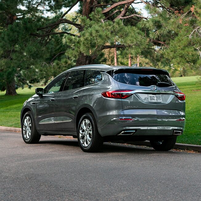 VUS Buick Enclave Avenir 2021 - Vue de l’extérieur arrière.
