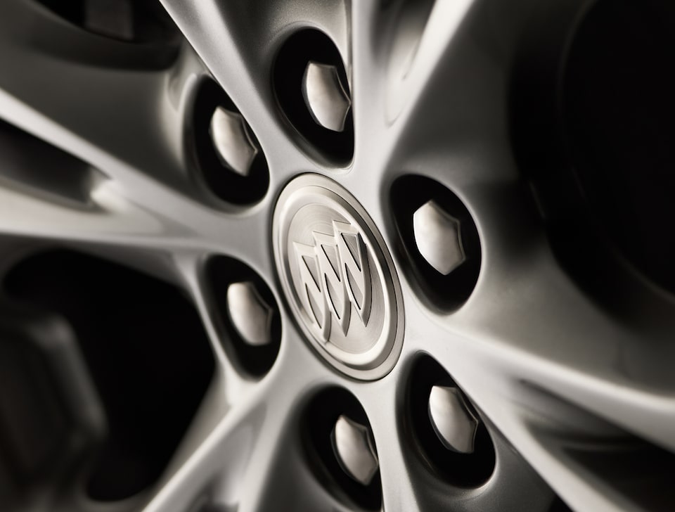 VUS intermédiaire Buick Enclave Avenir - Vue rapprochée de la roue.