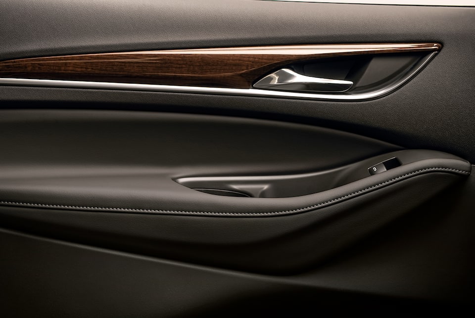 VUS intermédiaire Buick Enclave Avenir - Ton de bois.