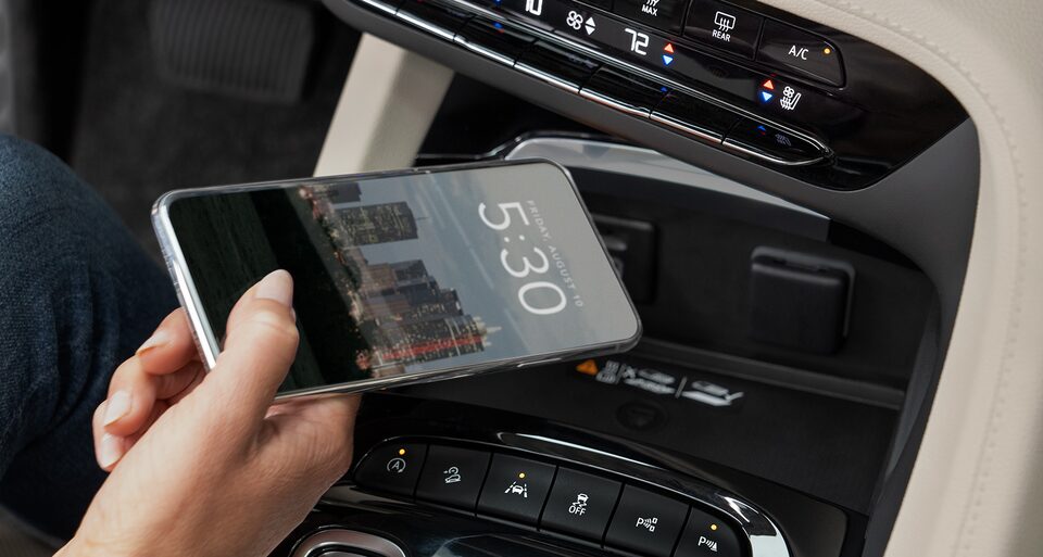 Recharge sans fil du Buick Avenir 2023.