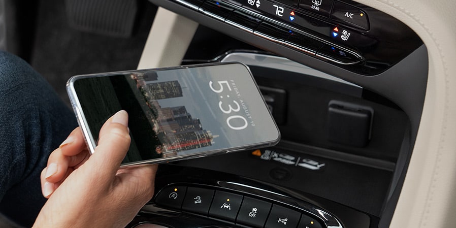 Recharge sans fil du Buick Avenir 2023.