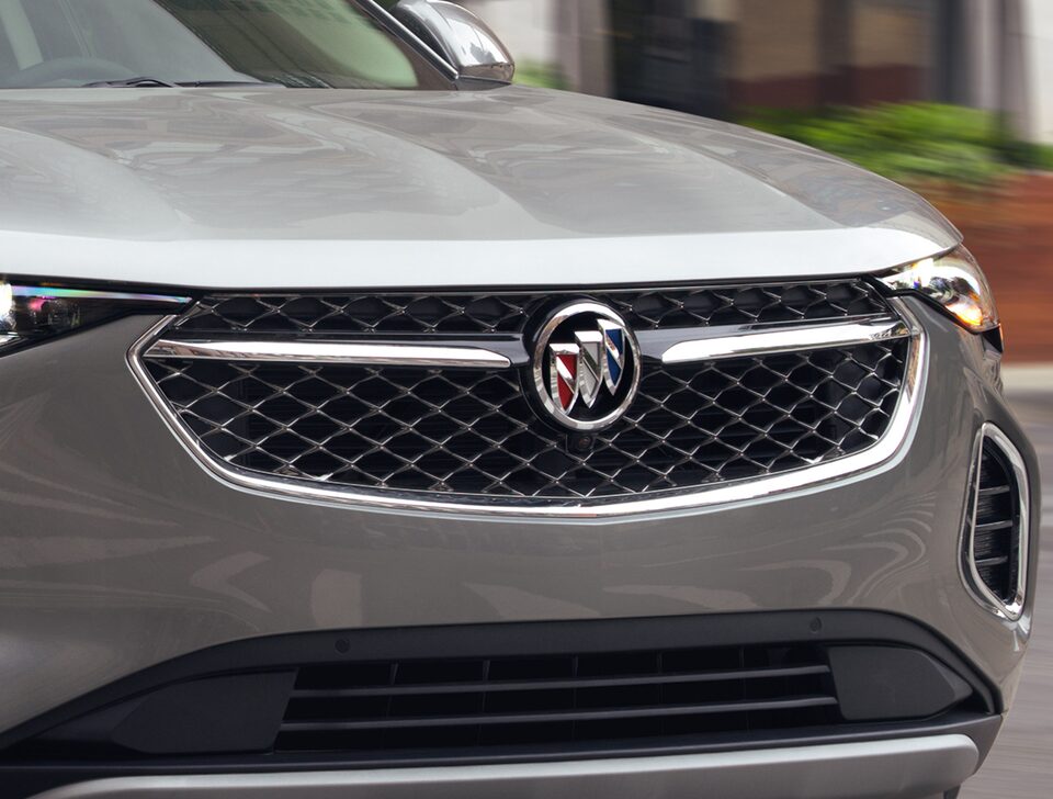 Vue rapprochée de la calandre du Buick Avenir 2023.