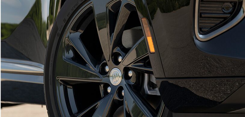 2022 Buick Envision rim and wheel.