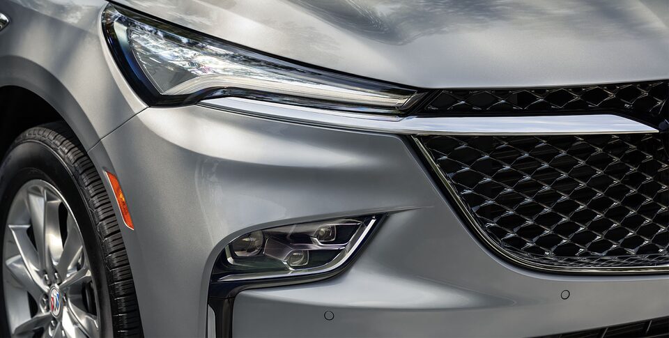 Phares du Buick Enclave 2023.
