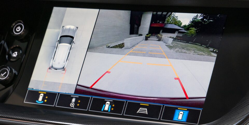 2023 Buick Envision Avenir HD surround vision.