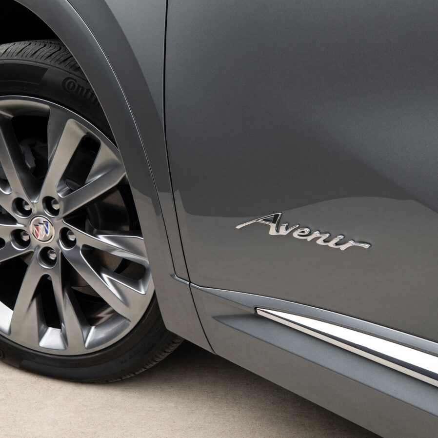 2023 Buick Envision Avenir tires.