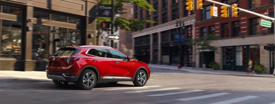 Profil latéral du Buick Envision 2023.