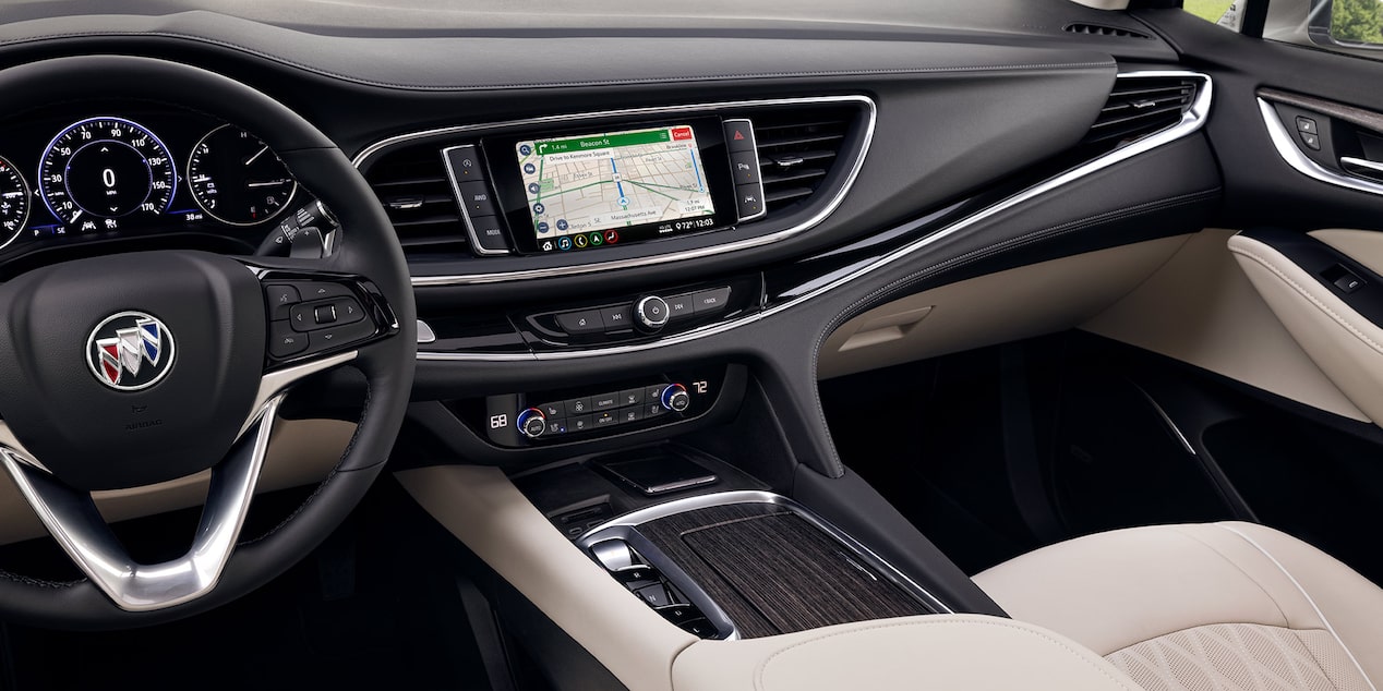 Vue d’ensemble de l’habitacle côté conducteur du Buick Enclave Avenir 2024.