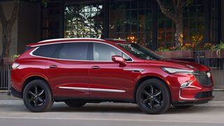 Buick Enclave Sport Touring 2024 vue latérale droite.