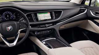 Volant Buick Enclave 2024 et écran multimédia.