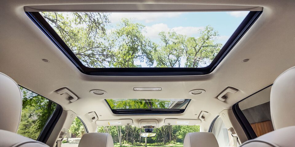 Toit ouvrant panoramique du Buick Enclave 2024.