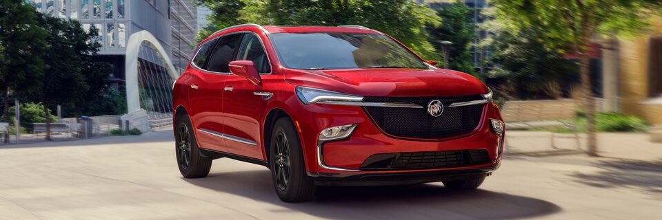Buick Enclave sport de tourisme 2024 en ville.