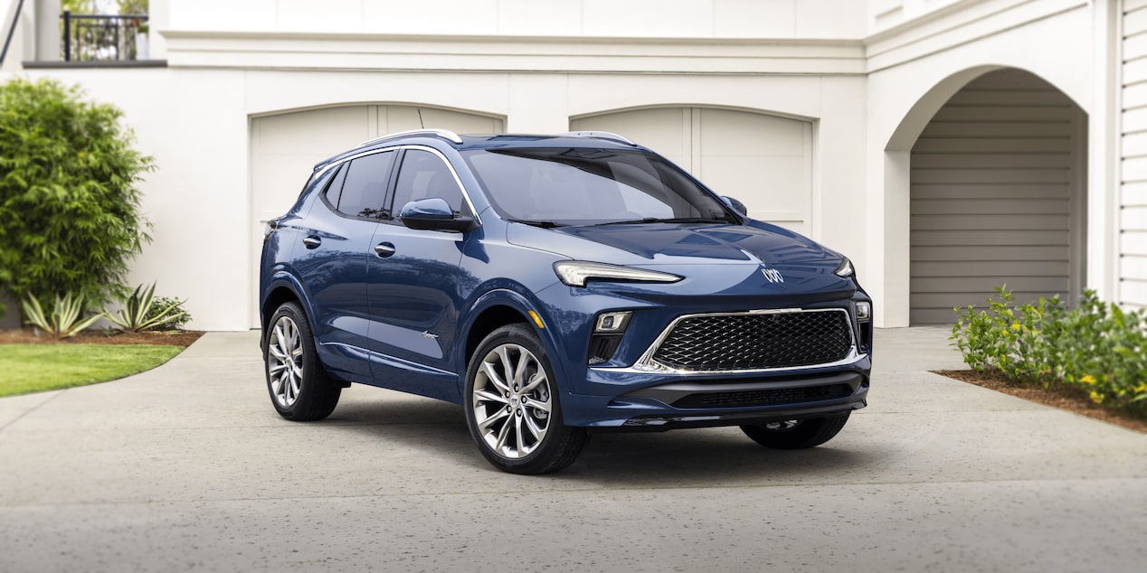 Vue latérale avant du Buick Encore GX Avenir 2024.