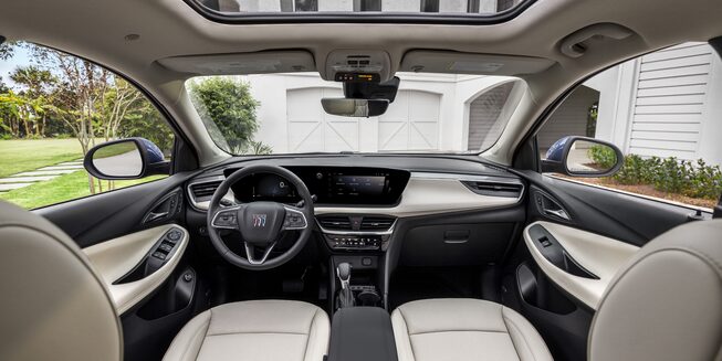 Vue du toit ouvrant panoramique du Buick Encore GX 2024.