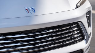 2024 Buick Envision front grille.