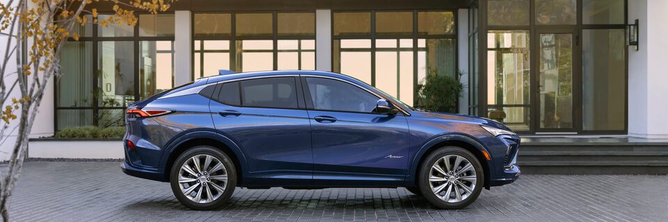 Vue latérale droite du Buick Envista Avenir 2024.