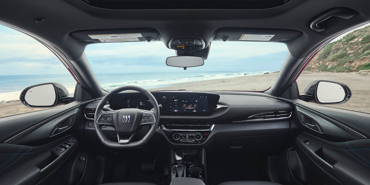 Vue d’ensemble de l’habitacle côté conducteur du Buick Envista ST 2024.
