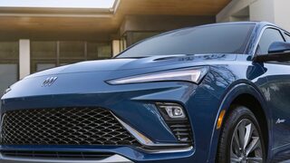 Vue rapprochée de la calandre du Buick Envista 2024.