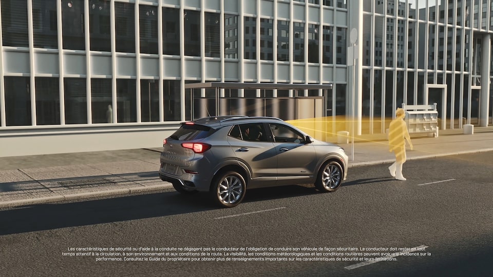 Buick Encore GX 2025 : Freinage de détection des piétons à l’avant.