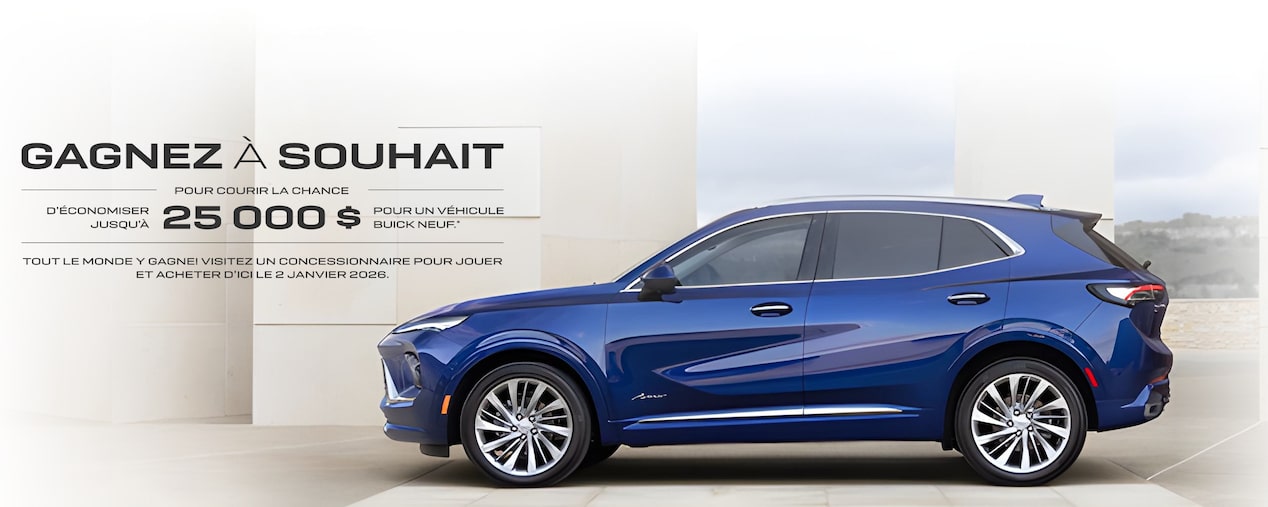 Vue latérale avant du VUS compact Buick Envision 2025 stationné devant un bâtiment.