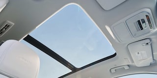 Le toit ouvrant panoramique du VUS Buick Enclave 2026.