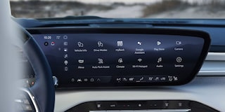Vue rapprochée du tableau de bord du VUS Buick Enclave 2026.