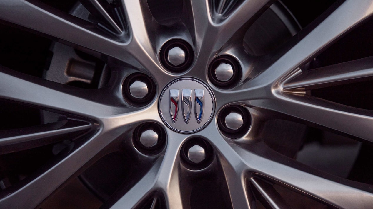 Close-up view of the wheels of the 2026 Buick Enclave Avenir.