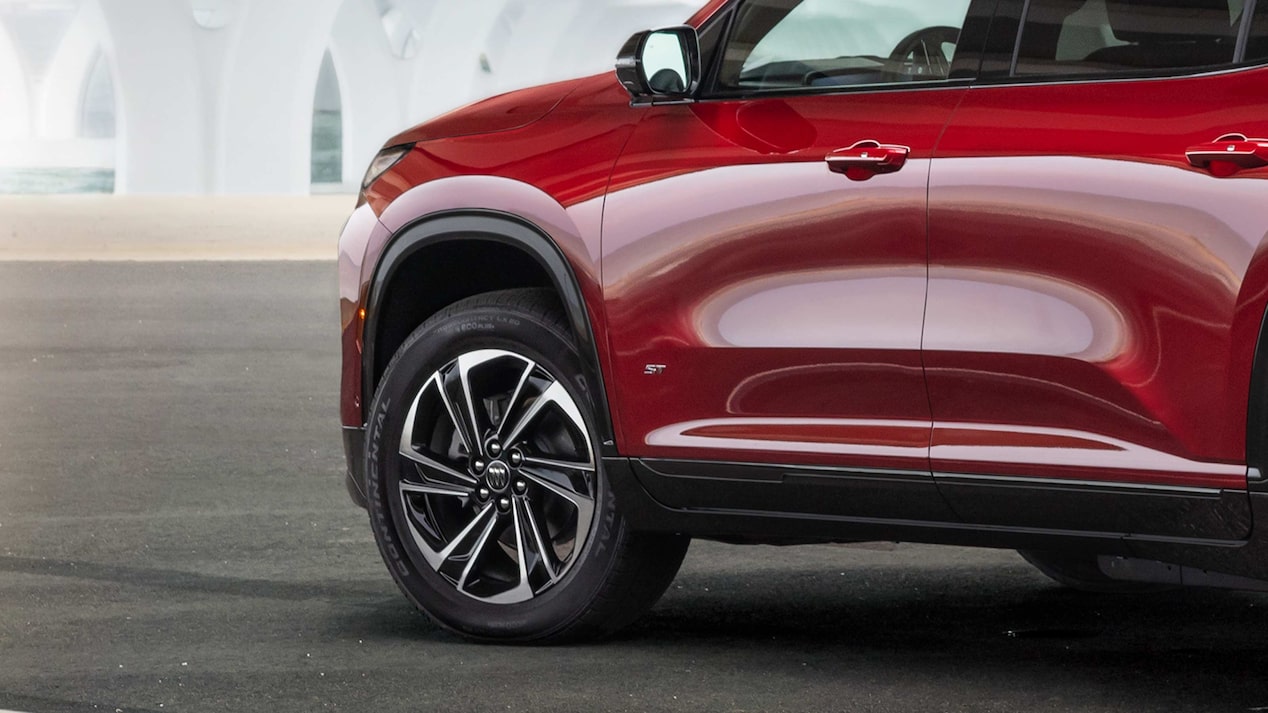 Sleek wheels of the 2026 Buick Enclave ST.